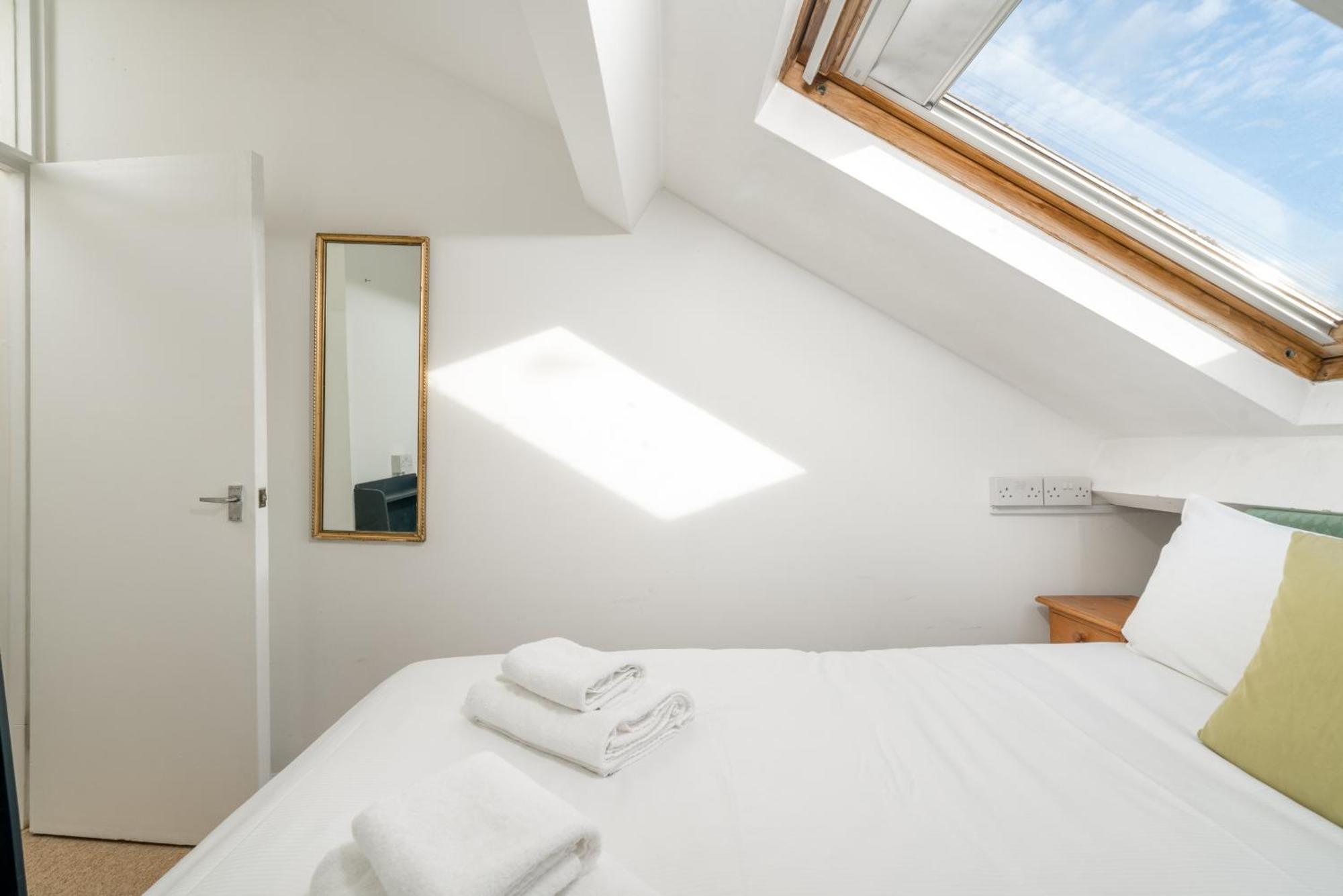 Cozy Maisonette Near Abbey Road Лондон Экстерьер фото