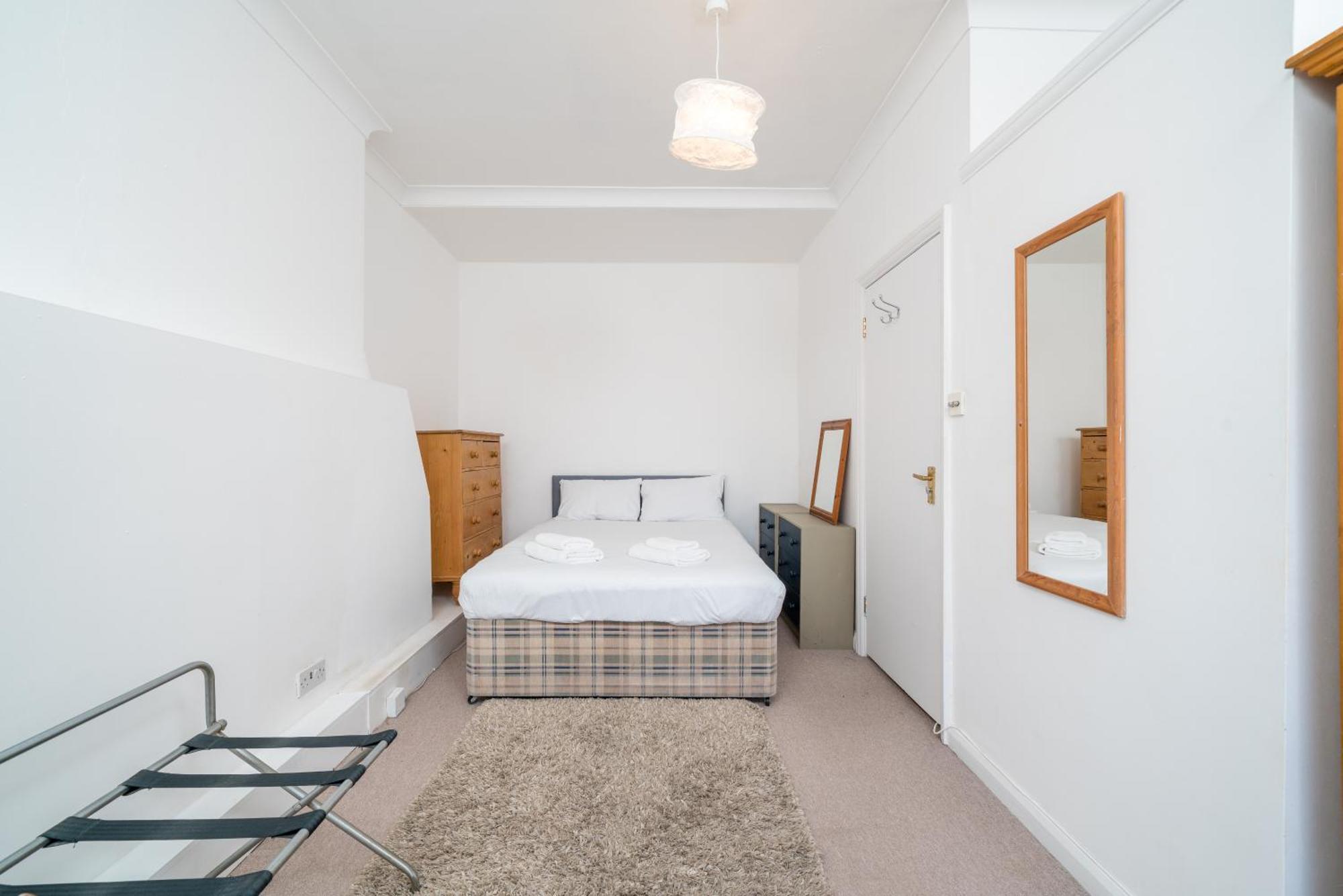 Cozy Maisonette Near Abbey Road Лондон Экстерьер фото