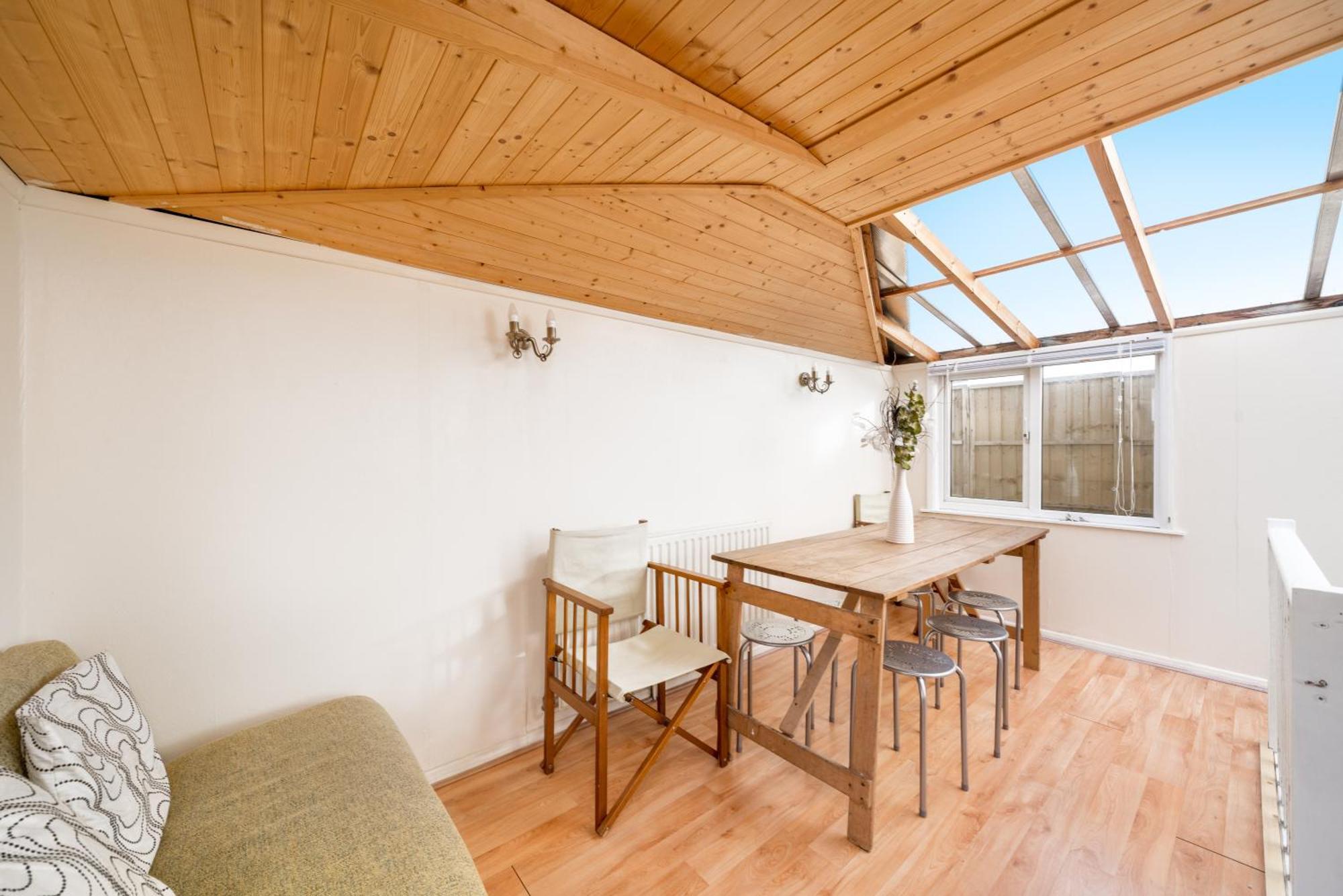 Cozy Maisonette Near Abbey Road Лондон Экстерьер фото